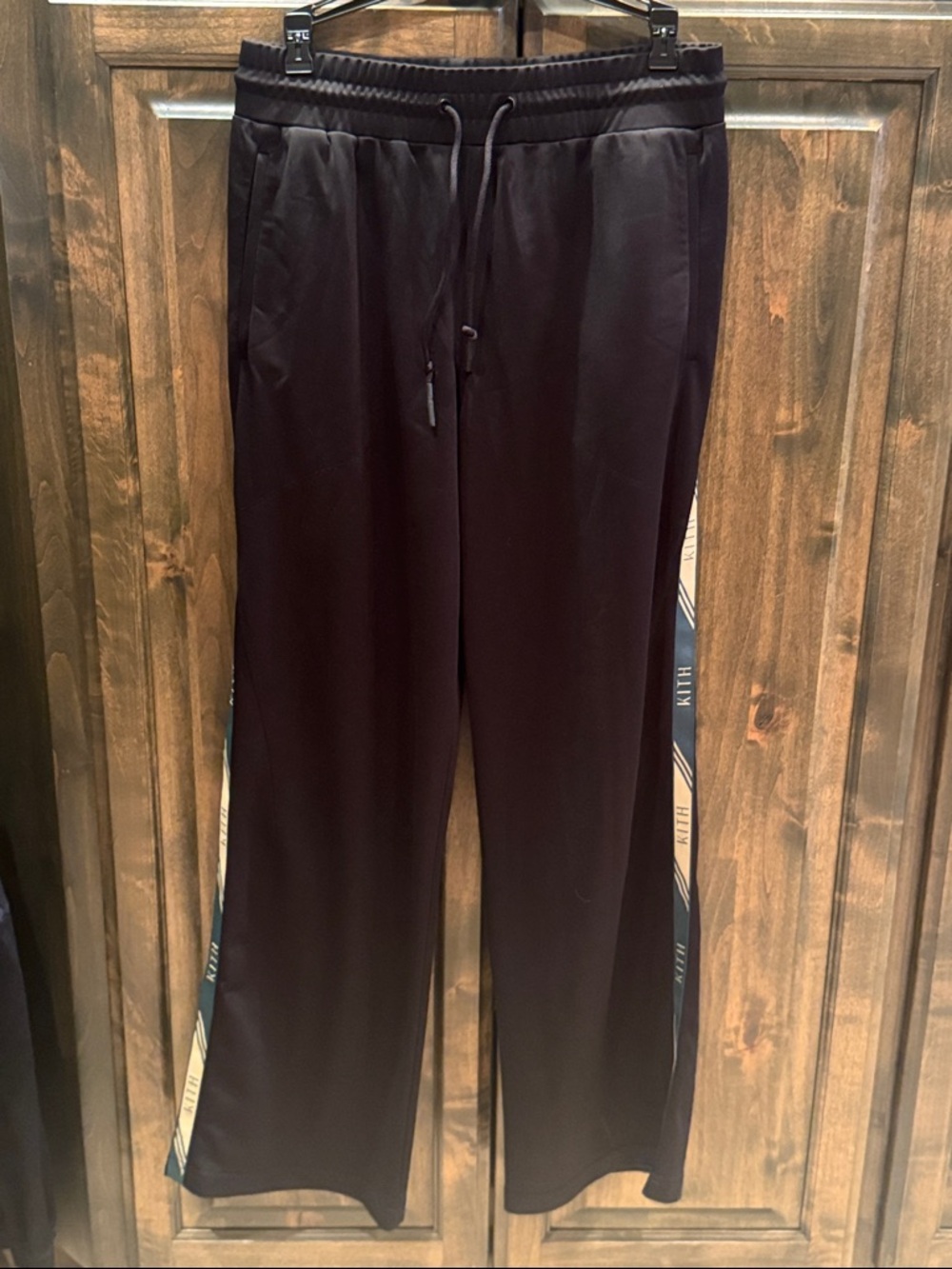 Kith Wide Leg Flare Sweatpants Men M Black Logo $176!
